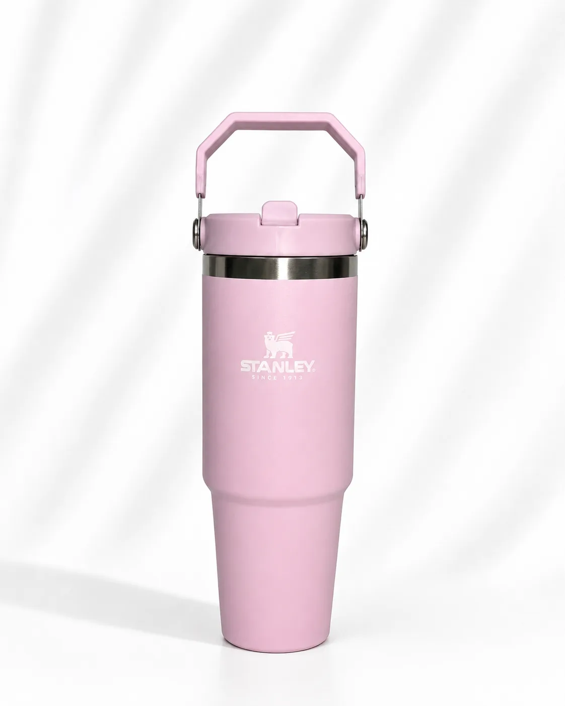 Stanley The IceFlow Flip Straw Tumbler 30 oz in Pale pink